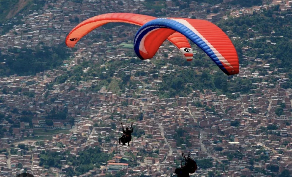 Vol en parapente tandem au-dessus de Medellín — tour de parapente avec MOVE