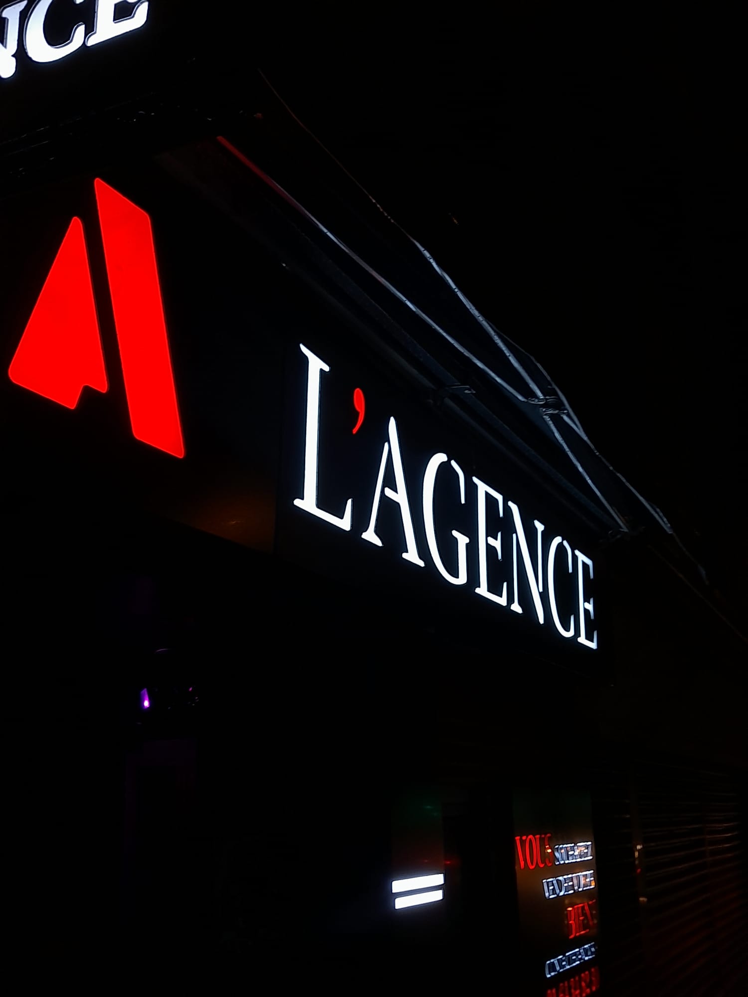 Enseigne L'Agence réalisée par PUB PRO