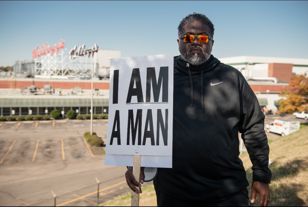 Kevin Bradshaw on the strike line with I AM A MAN sign