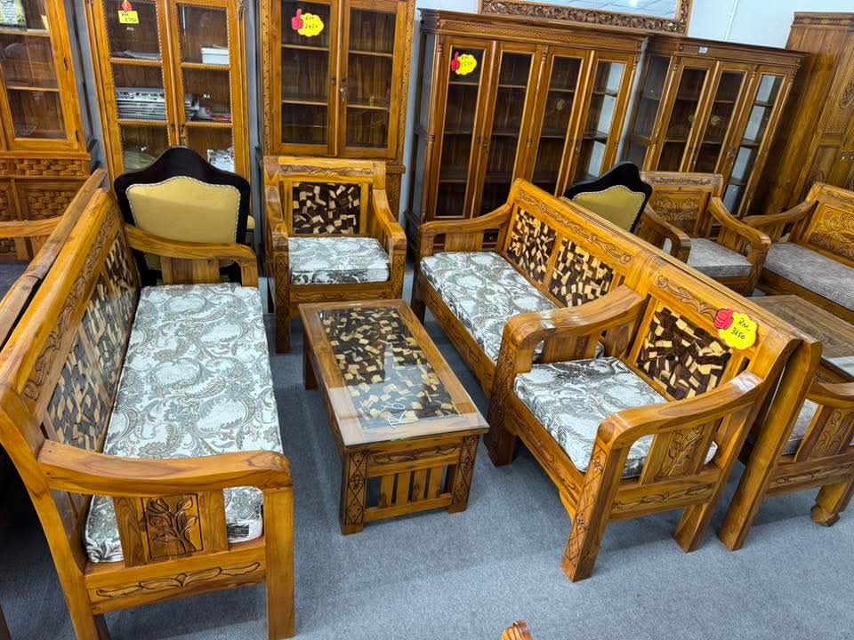 SET SOFA JATI UKIRAN MOZEK 3+2+1+1 - KUSYEN KELABU FLORAL + MEJA