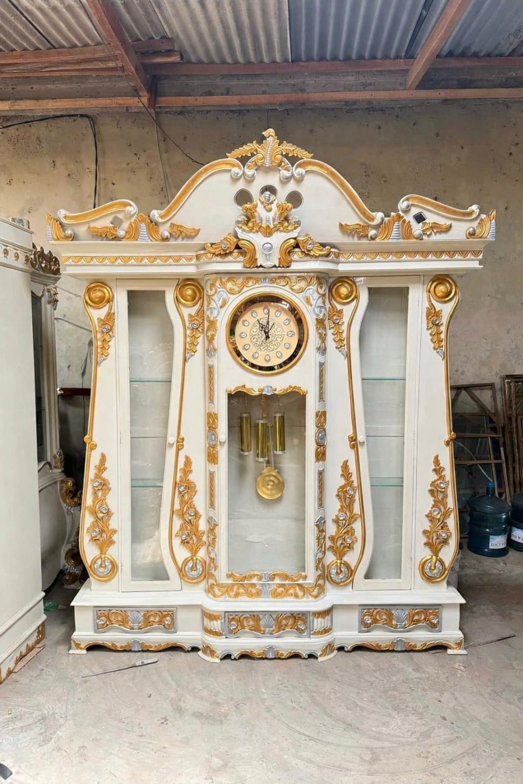 ALMARI JAM GRANDFATHER UKIRAN PUTIH EMAS - GAYA ISTANA