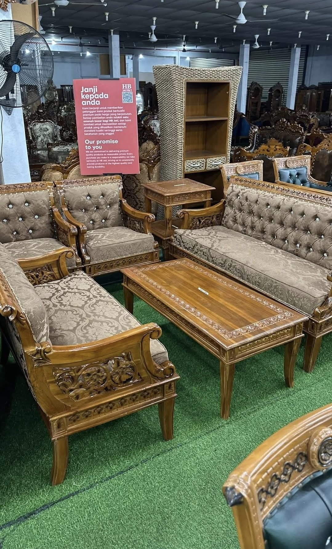 SET SOFA JATI UKIRAN BUNGA 3+2+1+1 - DAMASK KELABU + MEJA