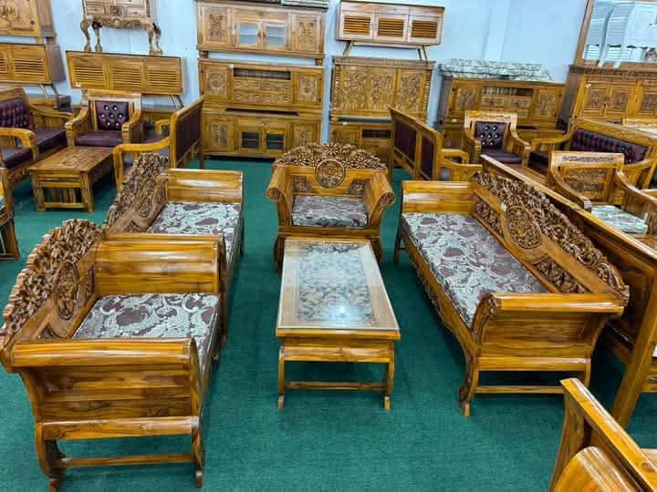 SET SOFA JATI UKIRAN NAGA 3+2+1+1 - KUSYEN BATIK COKLAT + MEJA
