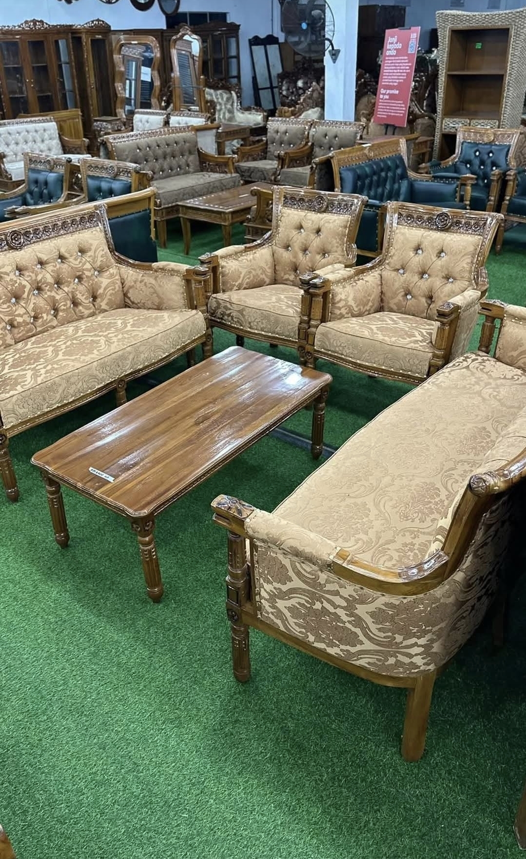SET SOFA JATI KLASIK 3+2+1+1 - DAMASK EMAS BERKANCING + MEJA