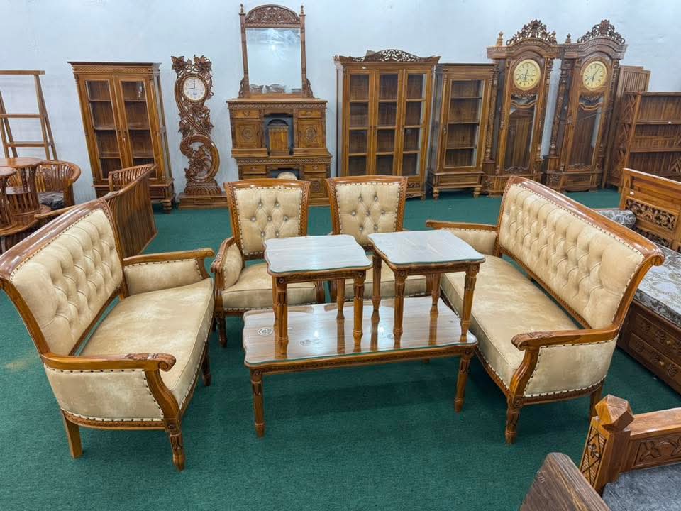 SET SOFA JATI UKIRAN KLASIK 3+2+1+1 - BALDU KRIM BERKANCING + MEJA
