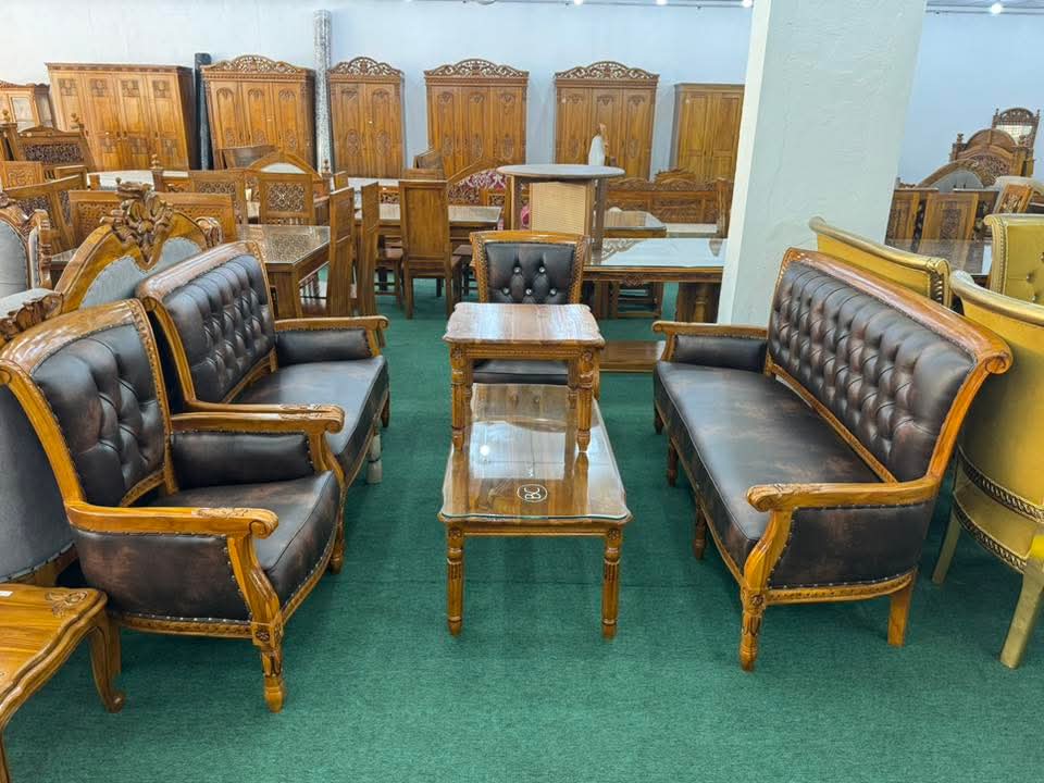 SET SOFA JATI UKIRAN KLASIK 3+2+1 - KULIT COKLAT GELAP BERKANCING + MEJA
