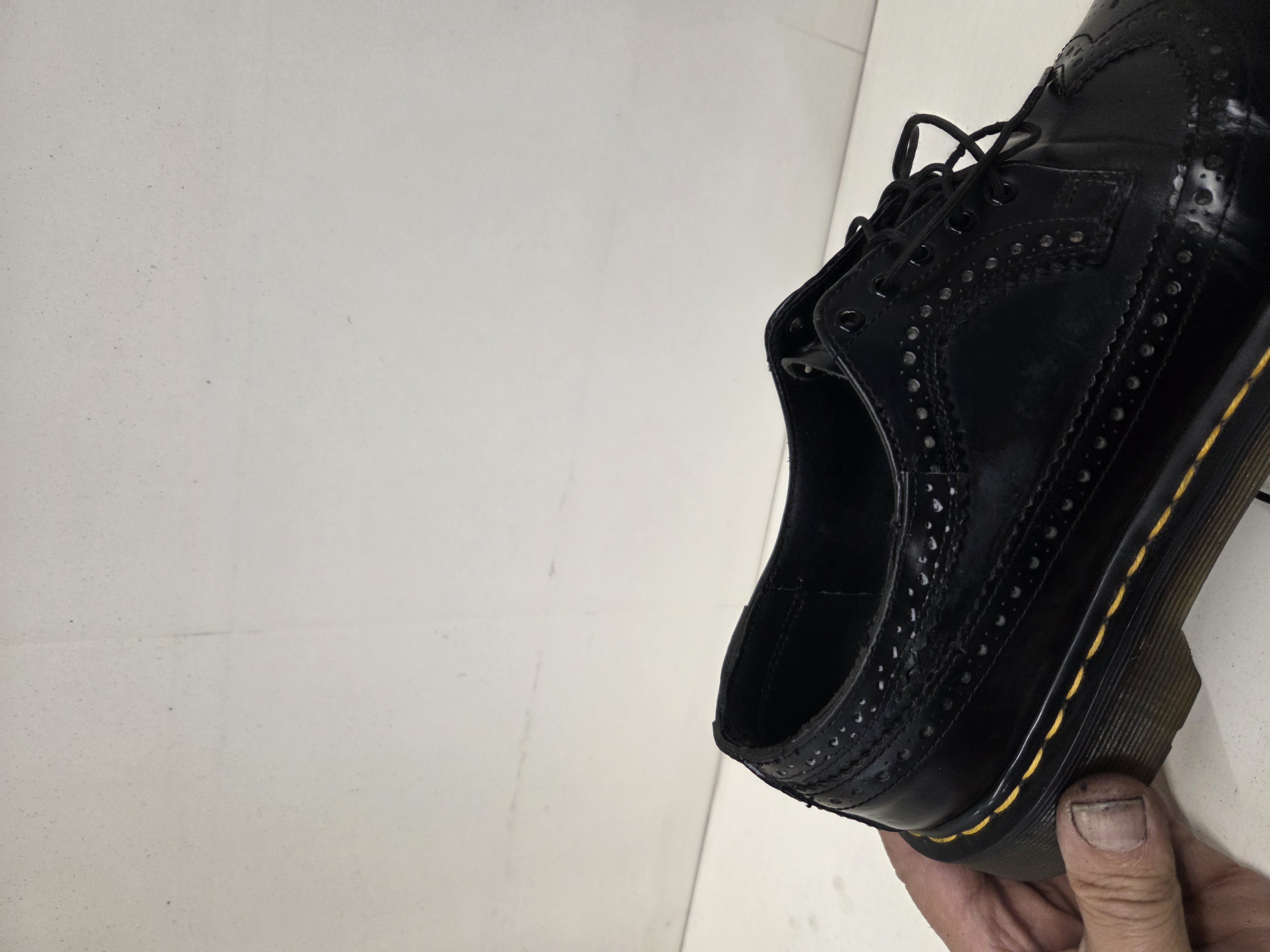 Dr. Martens reparați