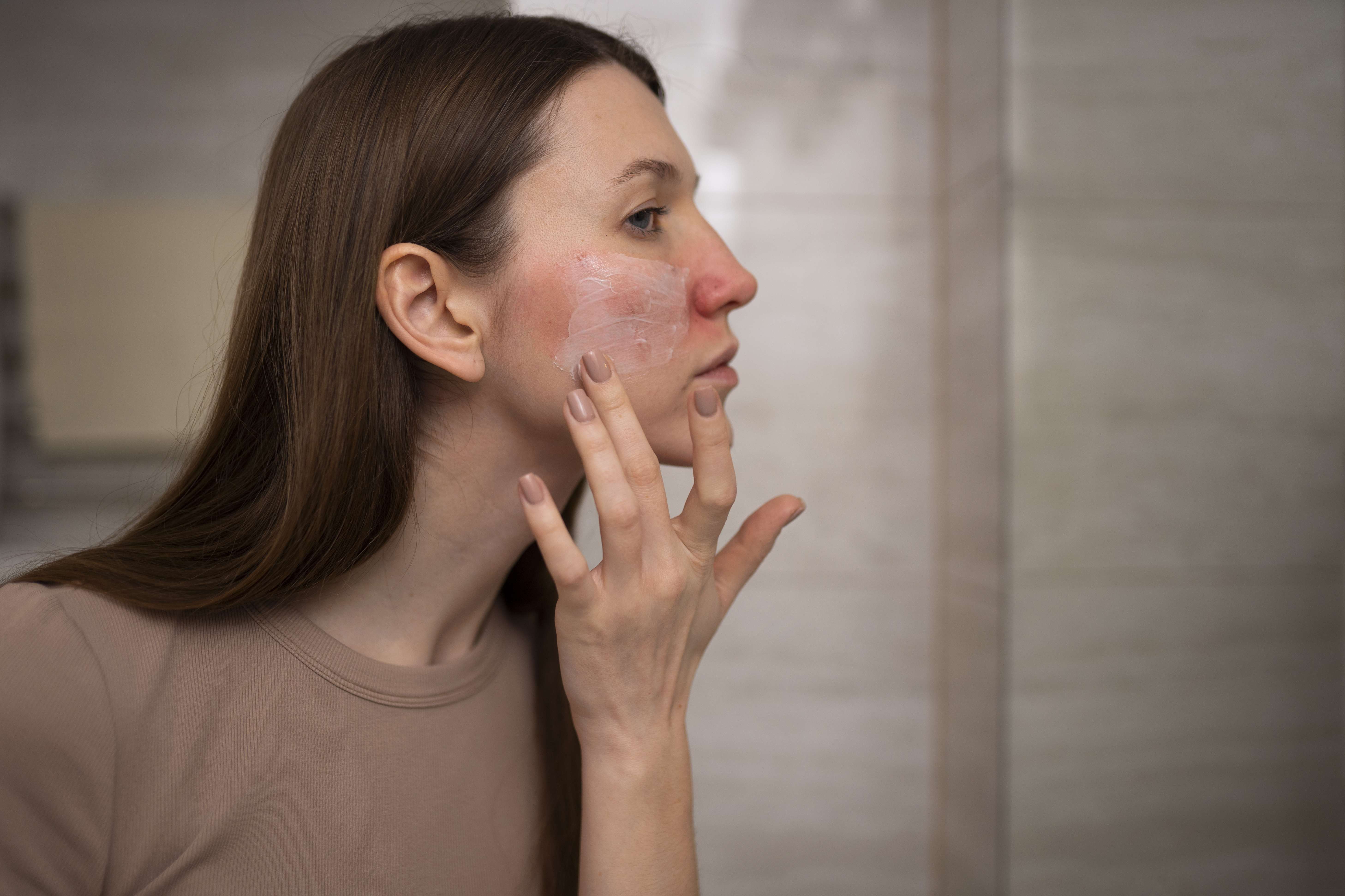Rosacea-Friendly Skincare: What Actually Calms Redness (and What Makes It Worse)