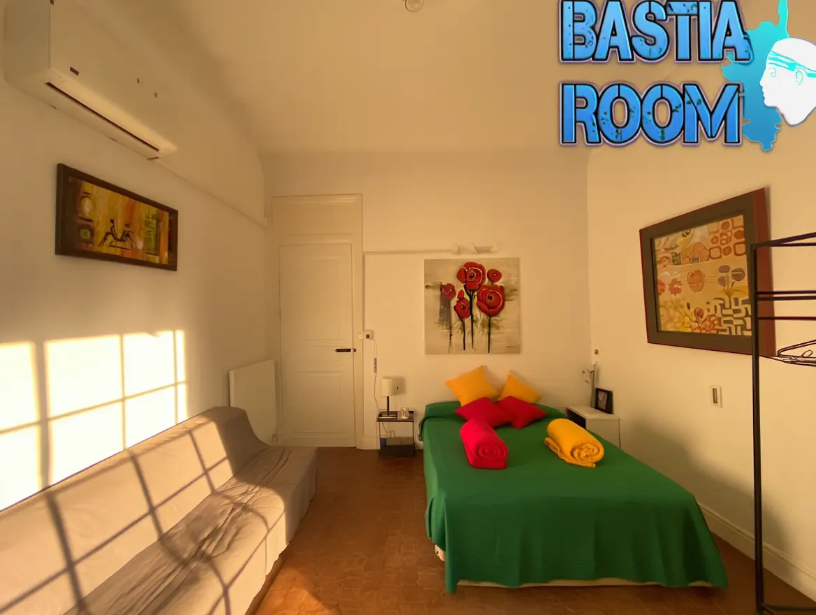 Chambre principale Bastia Room - Lit double avec climatisation