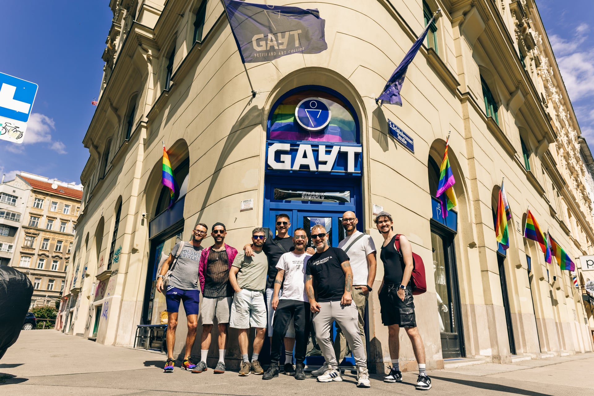 GAYT Store Wien - Eingang mit Community