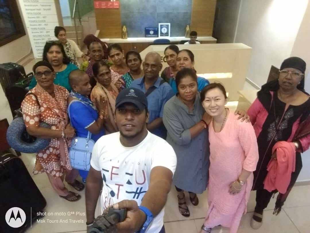 Hotel Check-in — Group