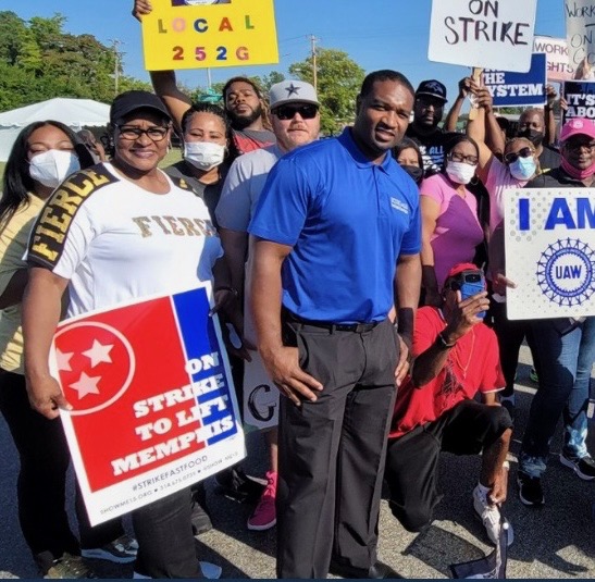 BCTGM International Rep Darrell Copeland with Local 252G Members on the Kellogg's Strike Line
