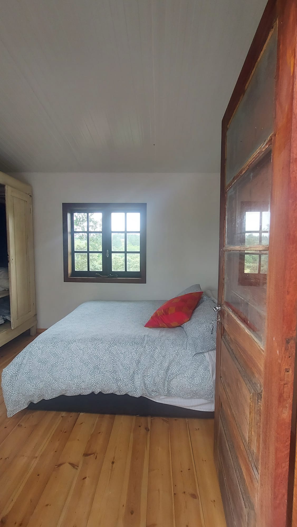A wider view of the bedroom