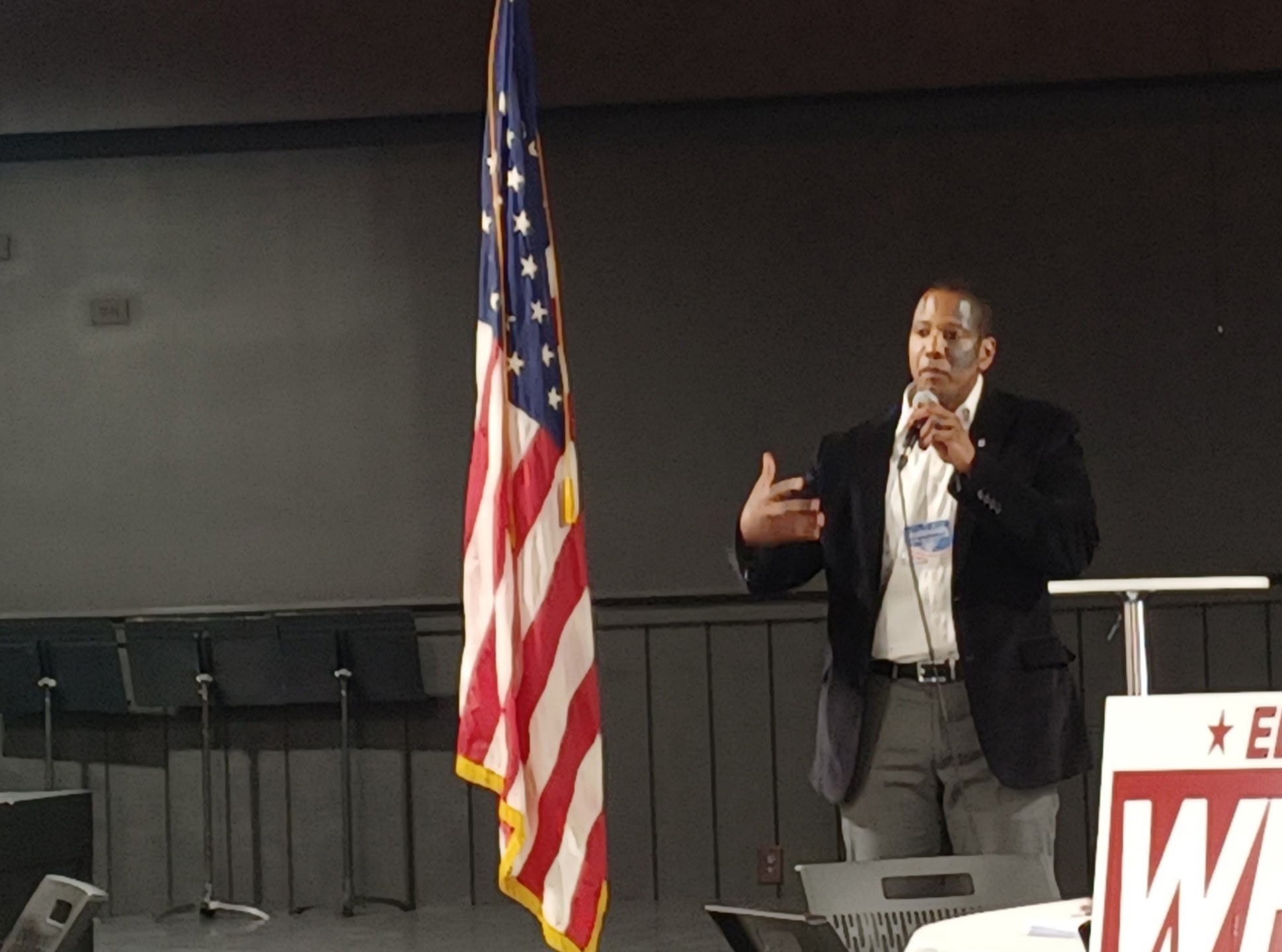 Orlando Rivera speaking at event