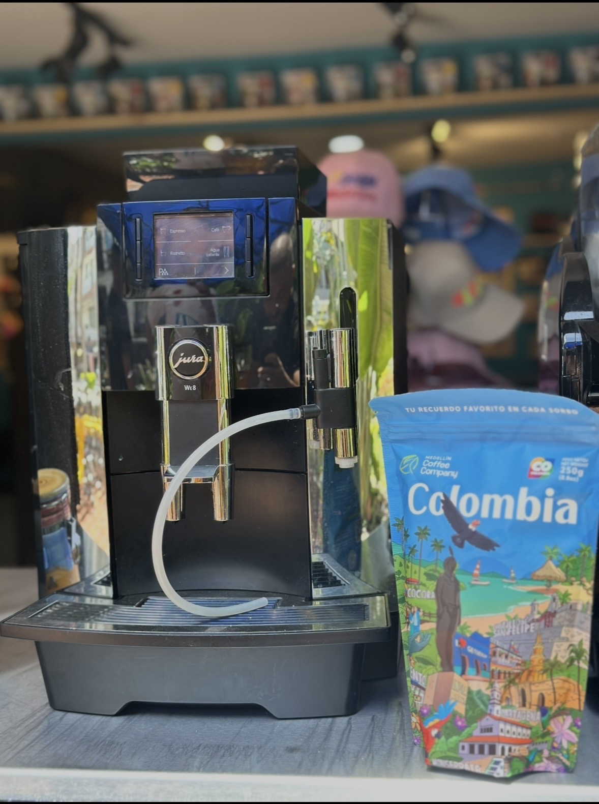 Espresso colombiano en taza souvenir