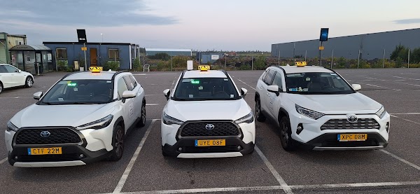 Boka taxi Göteborg online — Passa Taxi Toyota Corolla Cross och RAV4 personbilstaxi