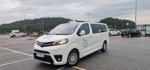 Flygtaxi Göteborg Landvetter — Toyota Proace Verso minibuss upp till 8 personer från 849 kr