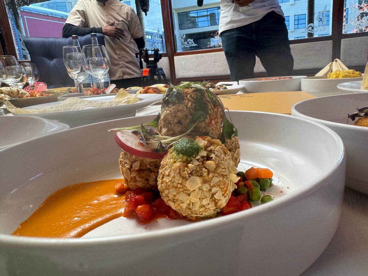 Crusted patties with red sauce