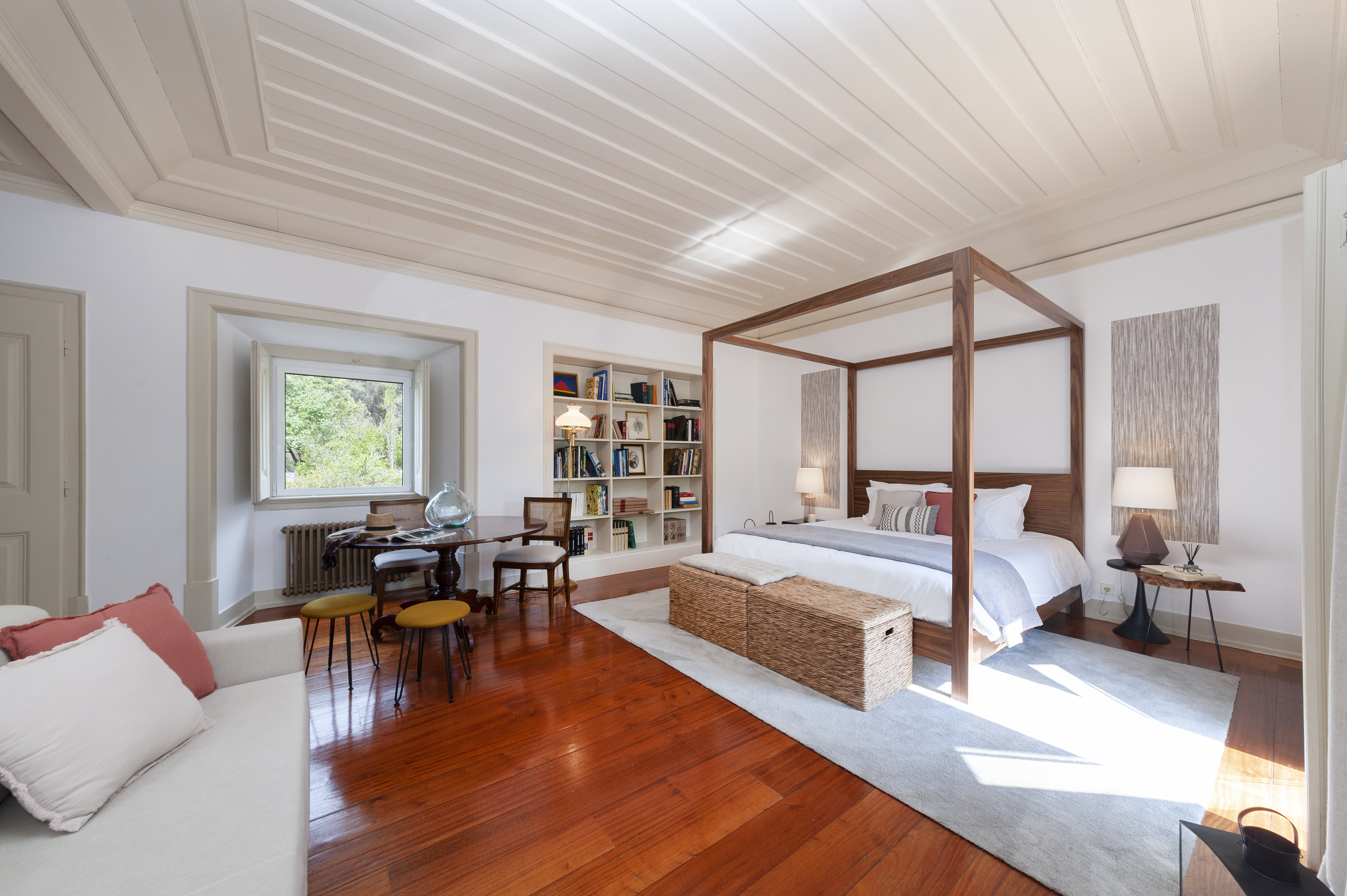 Manor house suite with reading area