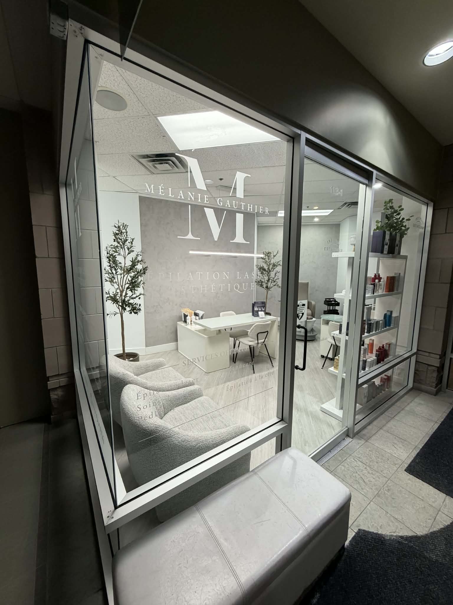 Façade du salon Esthétique Signé Mélanie Gauthier à Saint-Hilaire