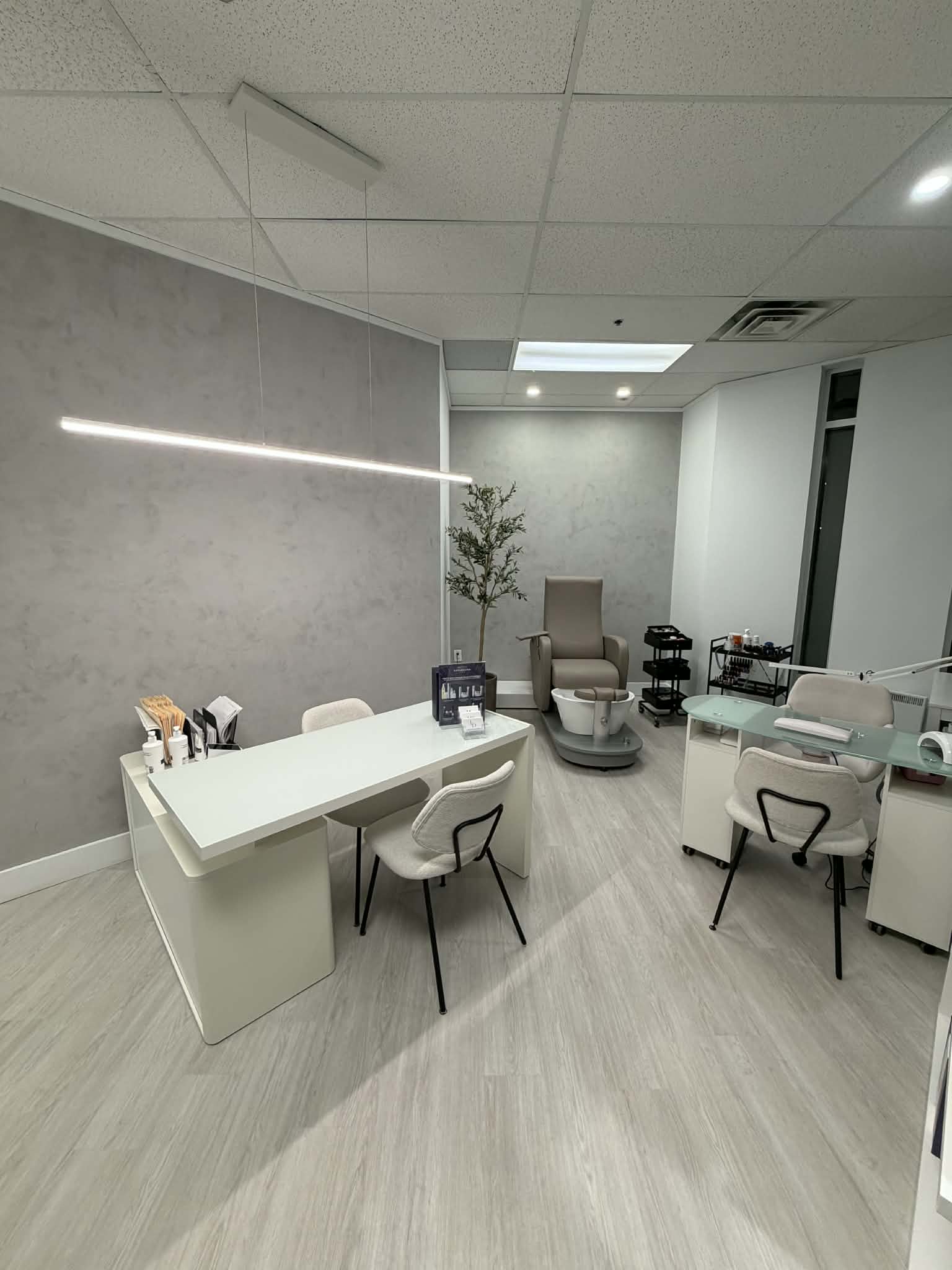 Intérieur du salon d'esthétique - cabine de soins