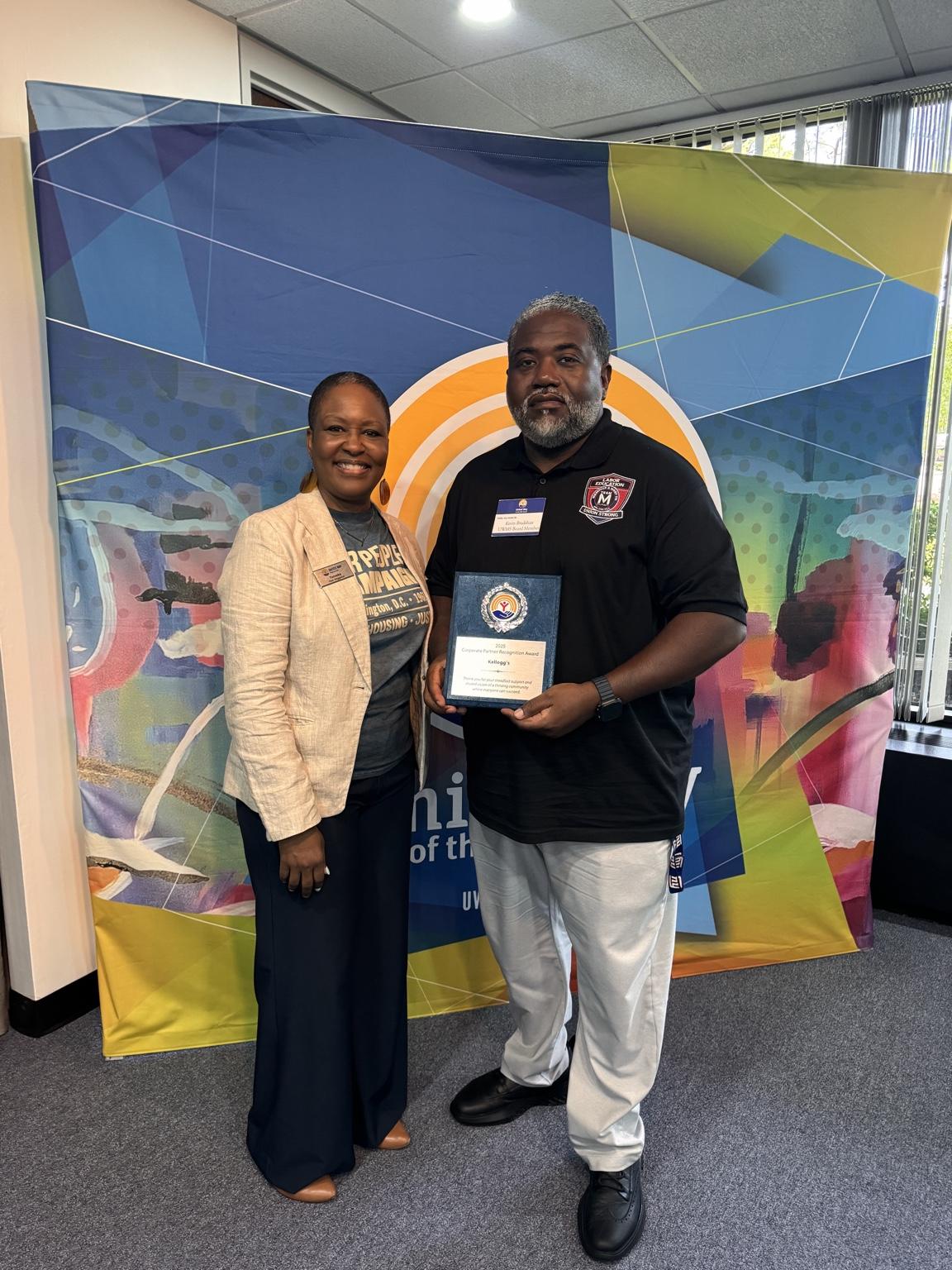 United Way of the Mid-South President & CEO Tomeka Hart Wigginton presents the 2025 Corporate Partner Recognition Award to Kevin Bradshaw — UWMS Board Member — on behalf of WK Kellogg Memphis and BCTGM Local 252G.