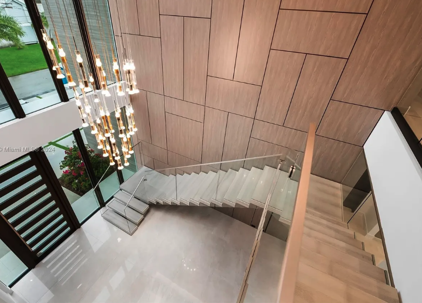 Modern staircase with chandelier - JY Mega FC Construction