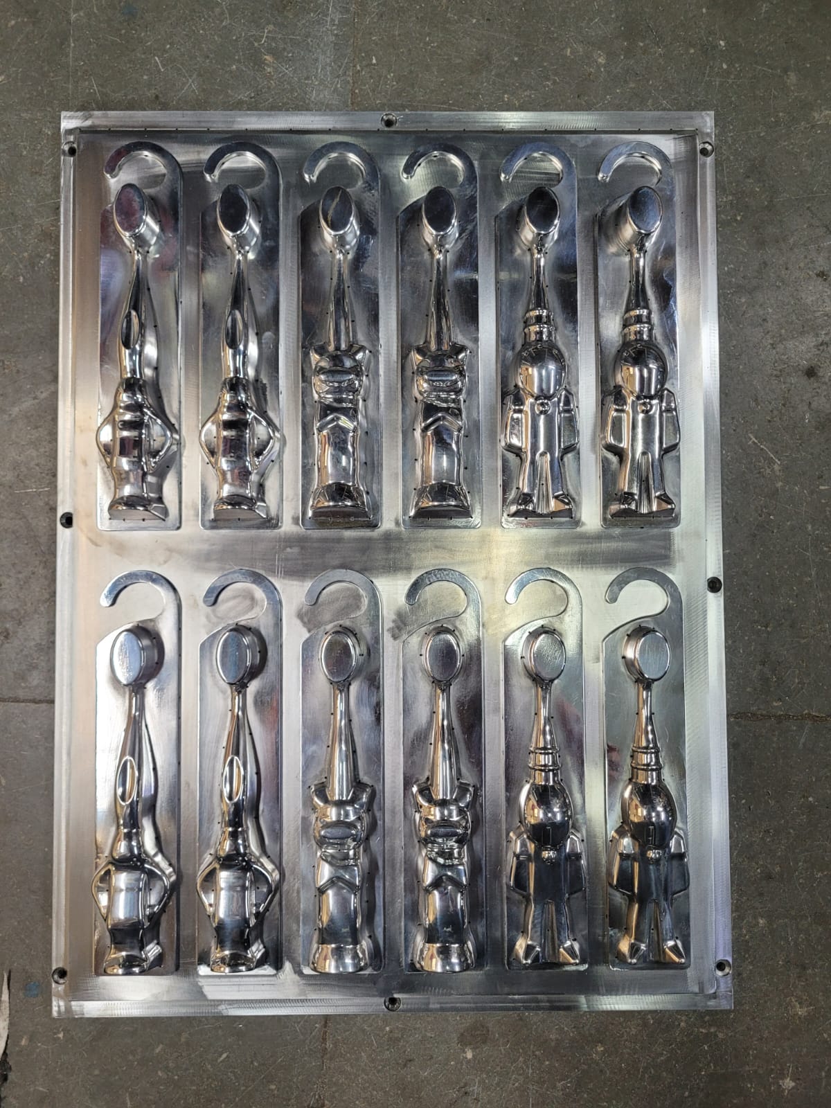 Custom aluminium die with intricate machined cavities produced by Anand Pattern Works
