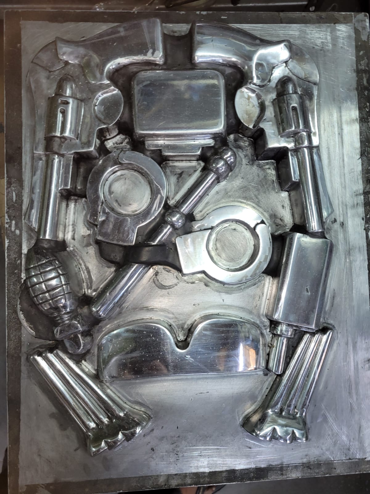 Highly polished custom figurine dies in aluminium tooling plate