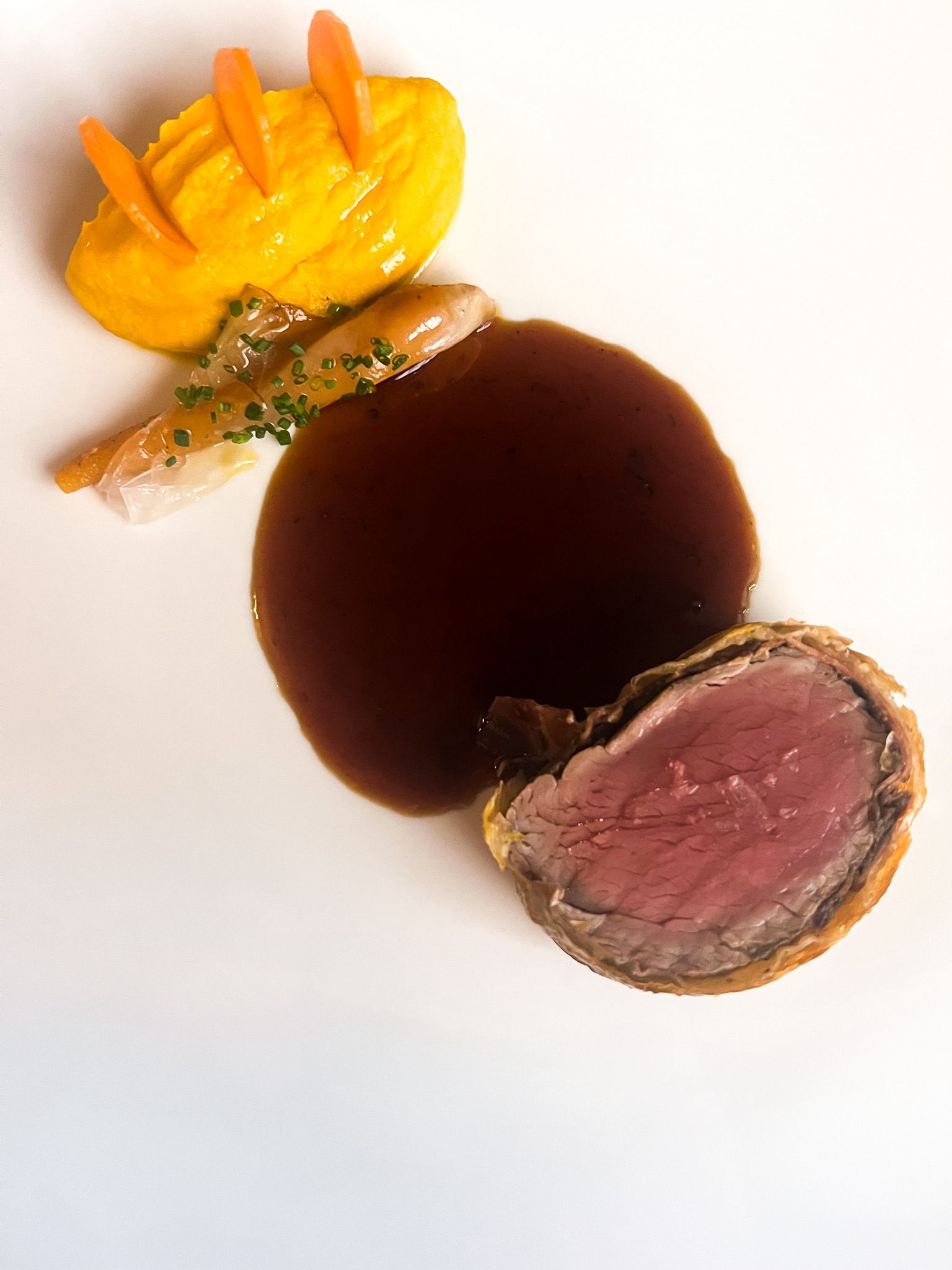 Beef Wellington & Carrot Puree - Food content by Elevate UGC