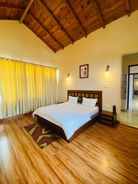 Banpravas — vaulted wooden beam ceiling, kilim rug, the largest of the suites