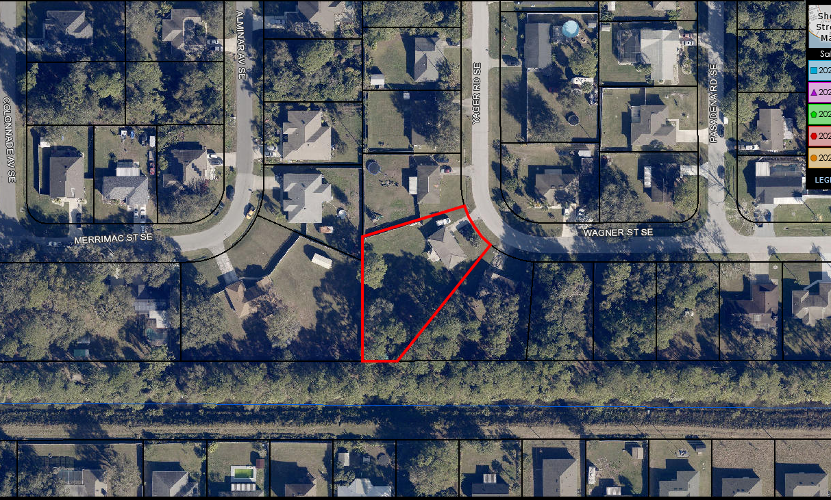 BCPAO aerial map of a pie-shaped residential lot in Palm Bay, FL, outlined in red showing the wide rear yard tapering to a narrow street frontage
