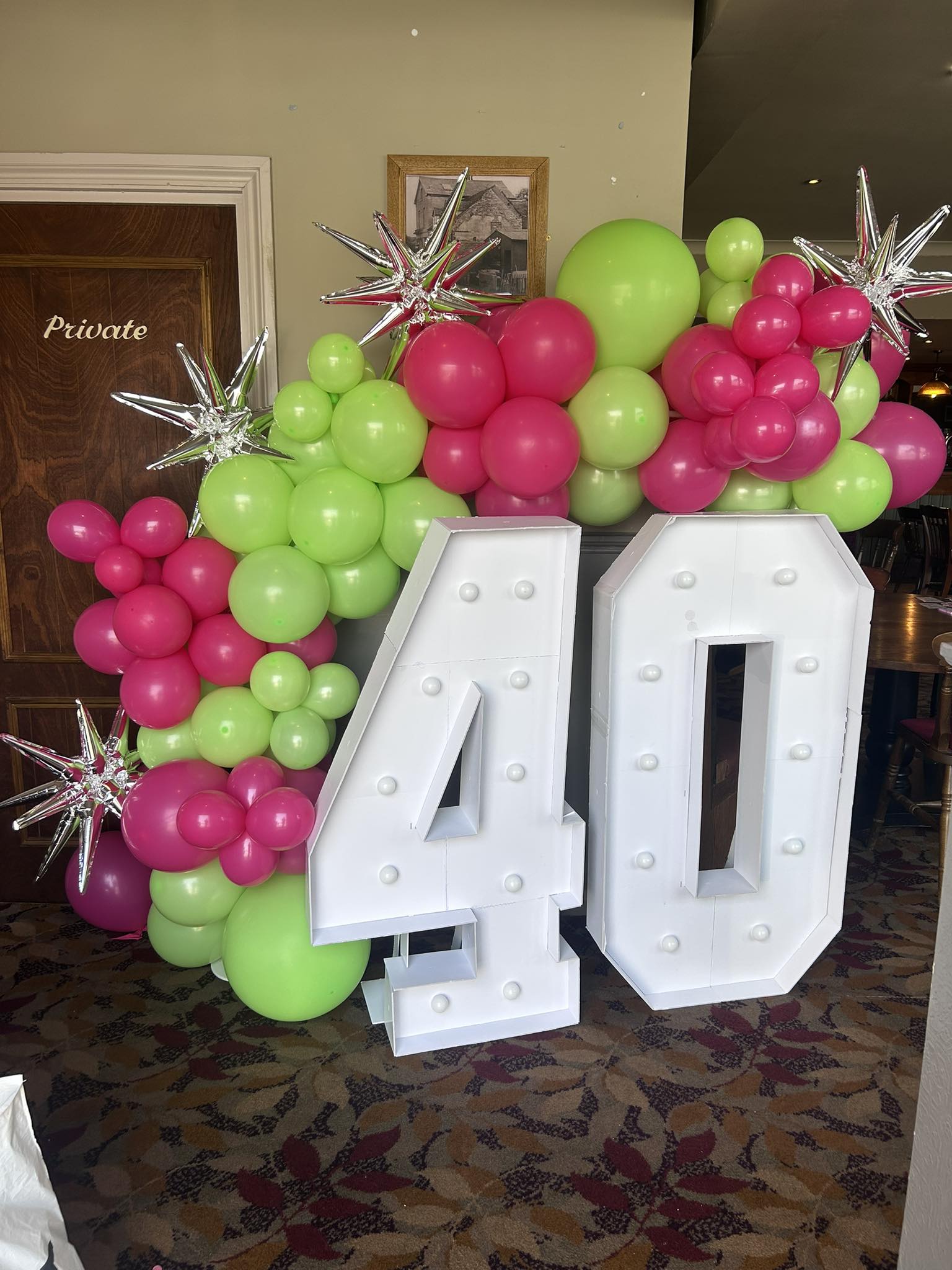Light-up 40 with pink & green balloons