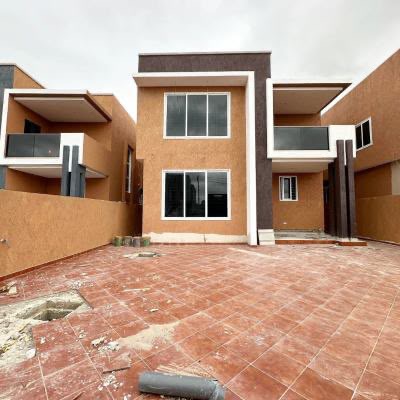 Modern 4-Bedroom Home — Kentinkrono