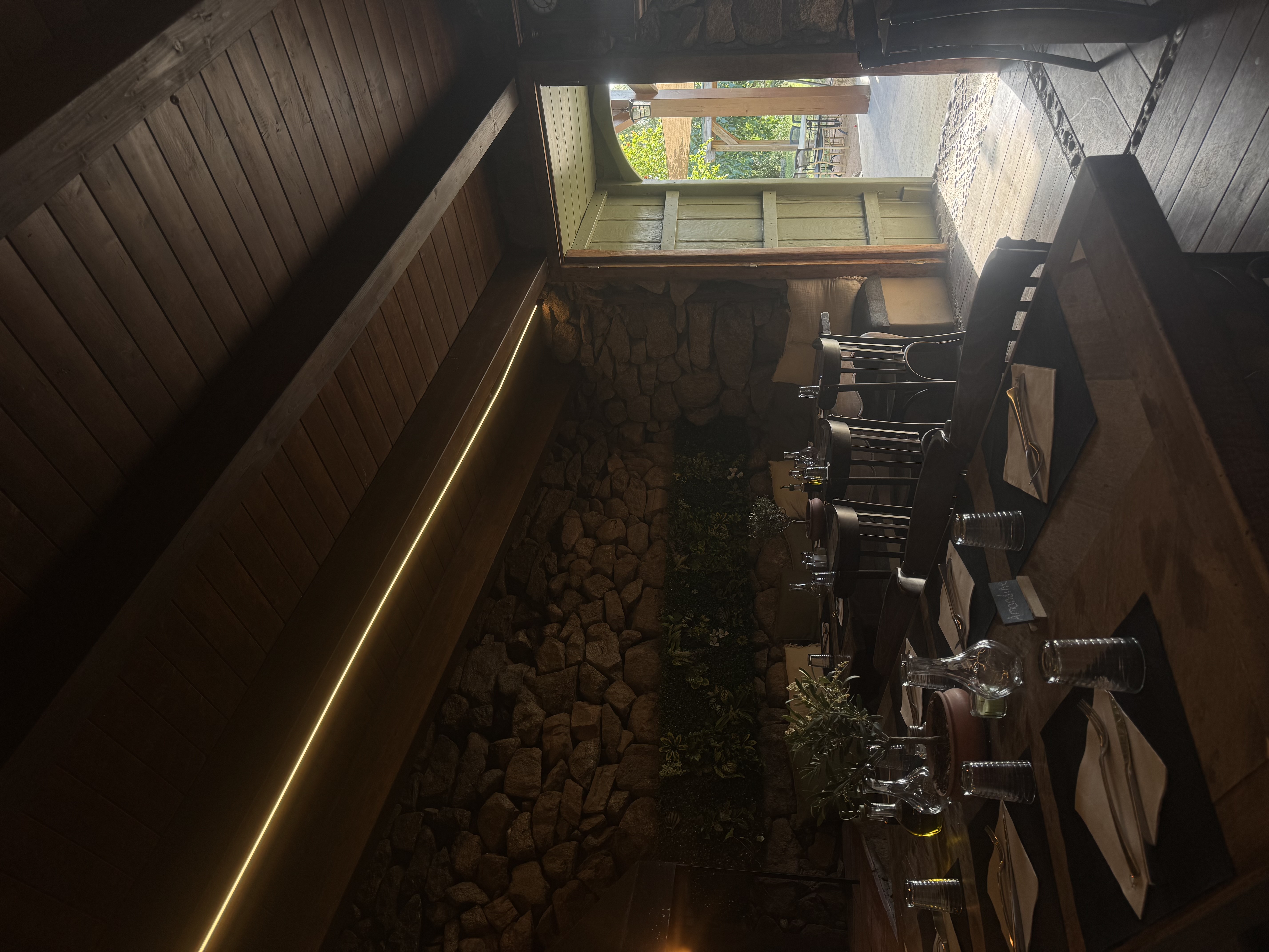 Intérieur de la bergerie en pierre