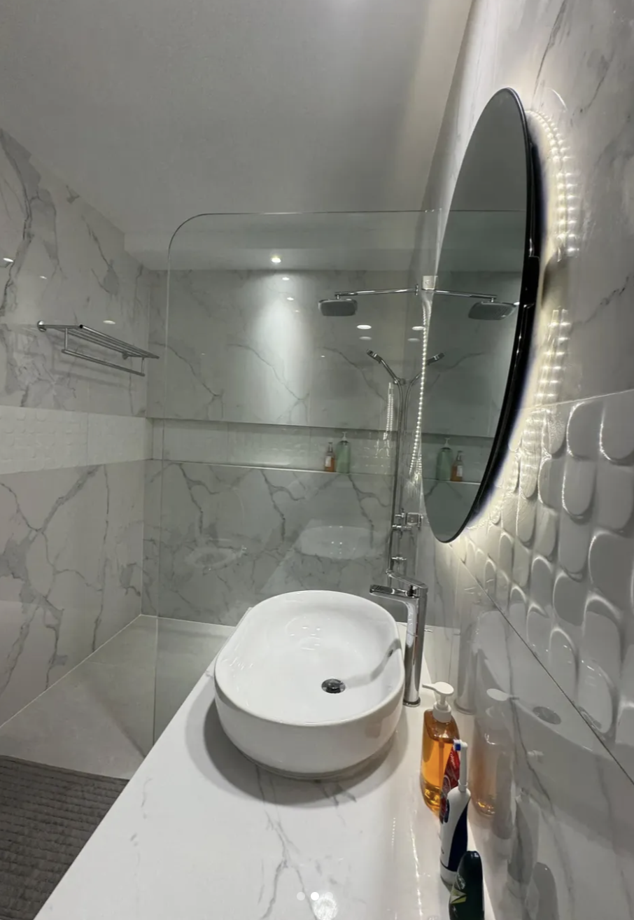 Bathroom classic modern