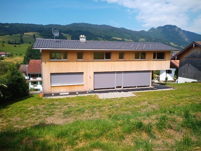 ZIP-Rollo am Holzhaus – Oberallgäu