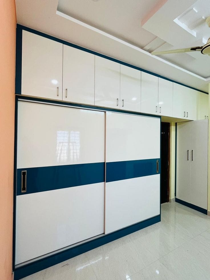 Wardrobes & Cabinets