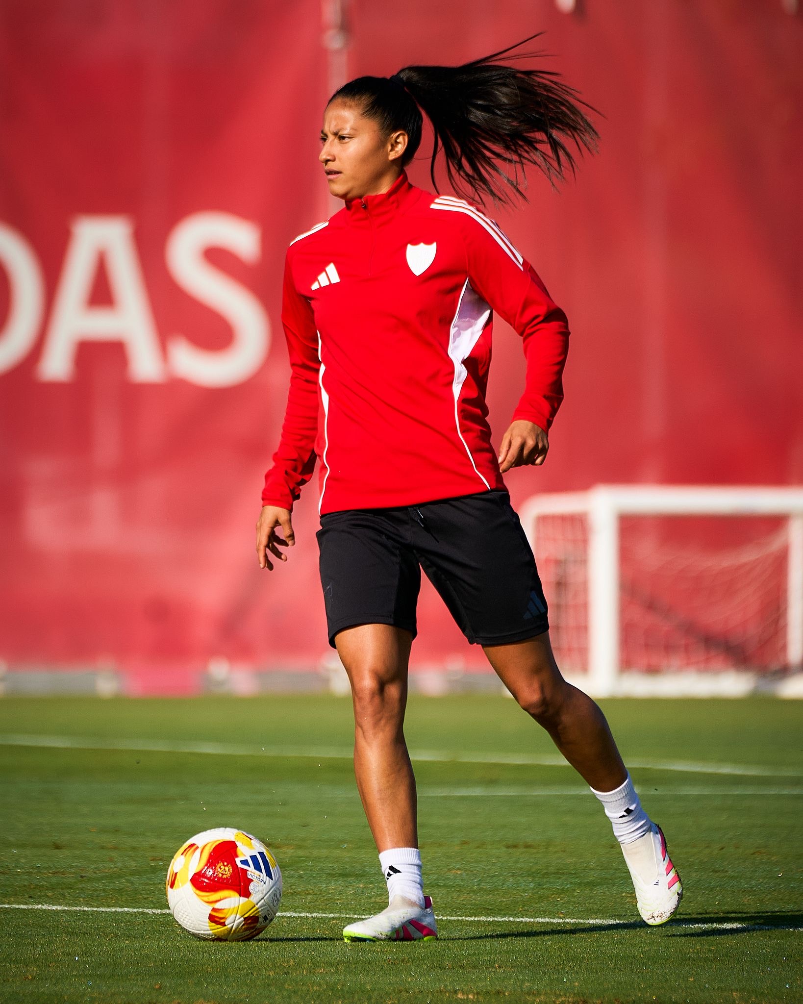 Andrea Álvarez en entrenamiento con el Sevilla FC
