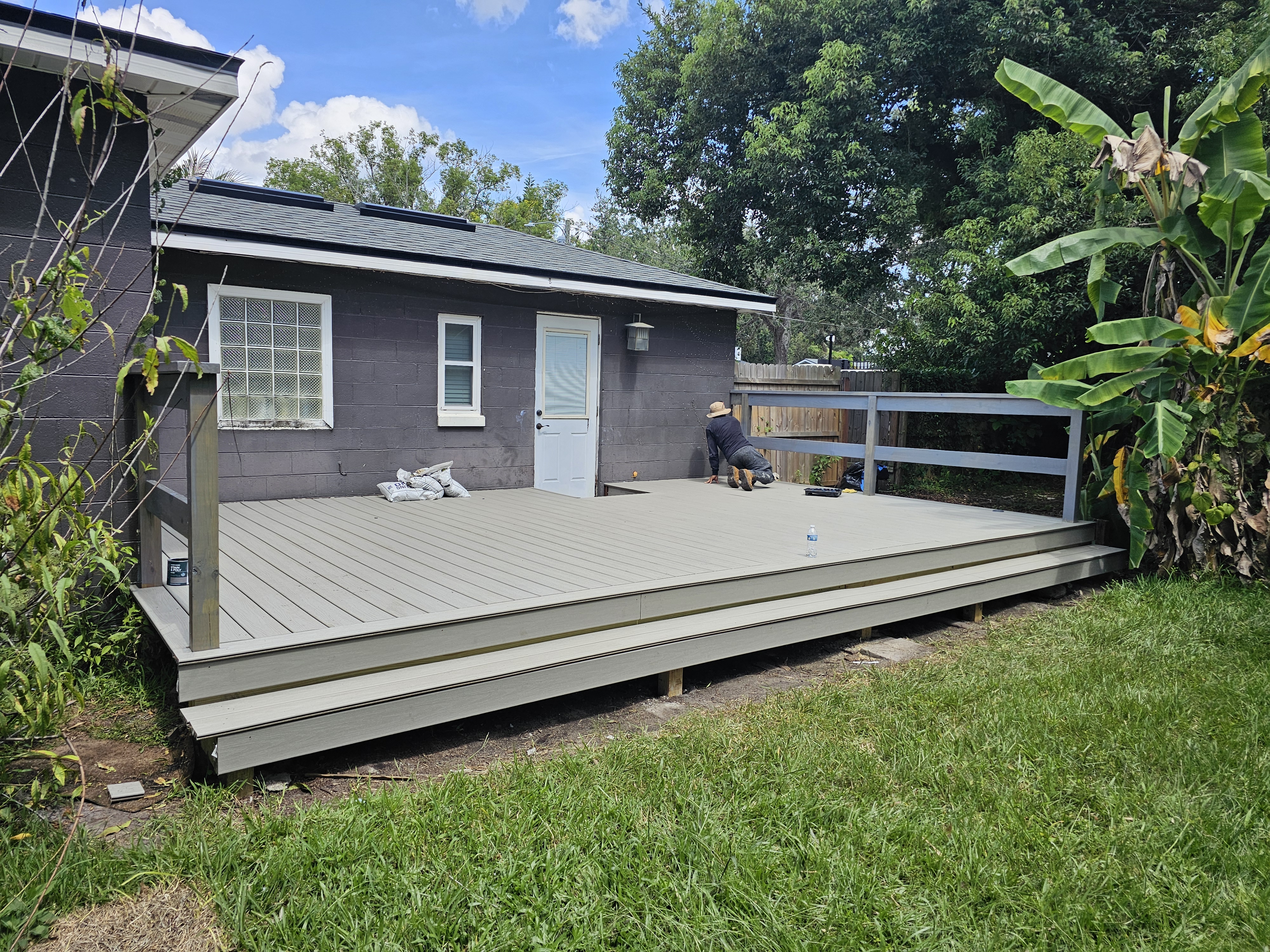 Complete deck with railings