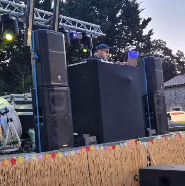 DJ booth - Lasers
