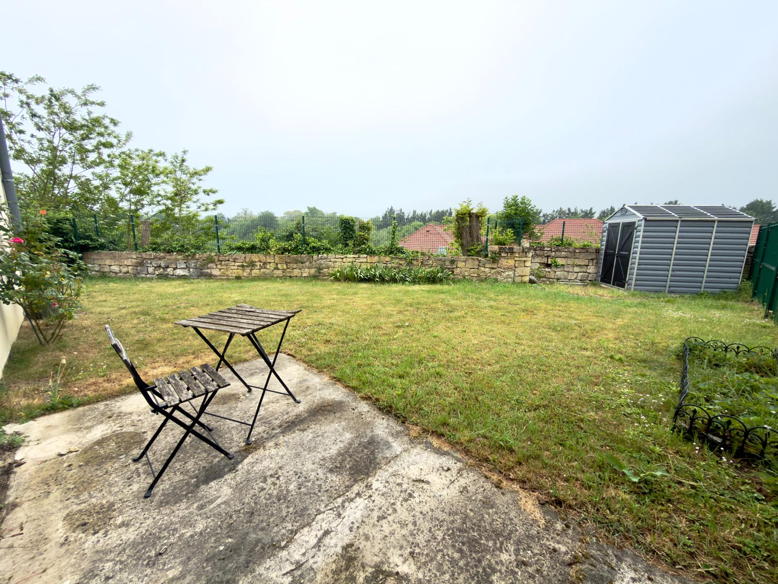 Jardin privatif de 137 m² entièrement clos – un véritable havre de paix en rez-de-jardin