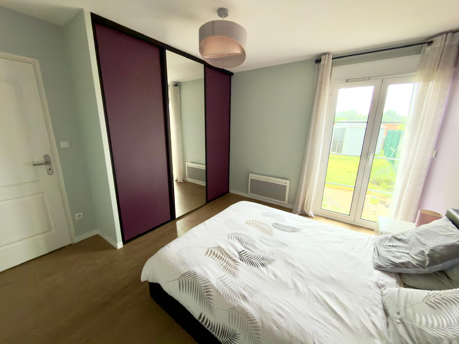 Chambre confortable et paisible, orientée côté jardin pour un calme absolu