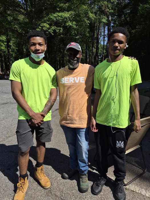 Victor Appiah volunteering with youth at Memorial Park Veterans Cemetery cleanup