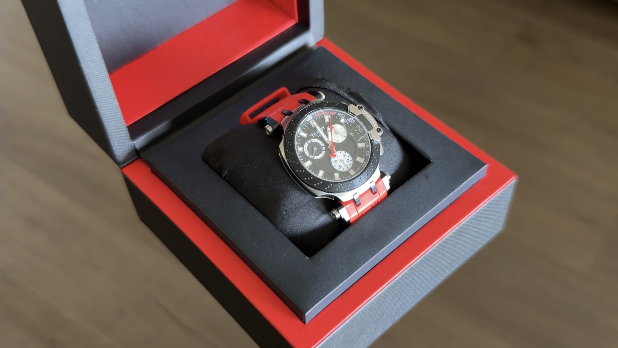 Tissot T-Race en caja - Vista angular