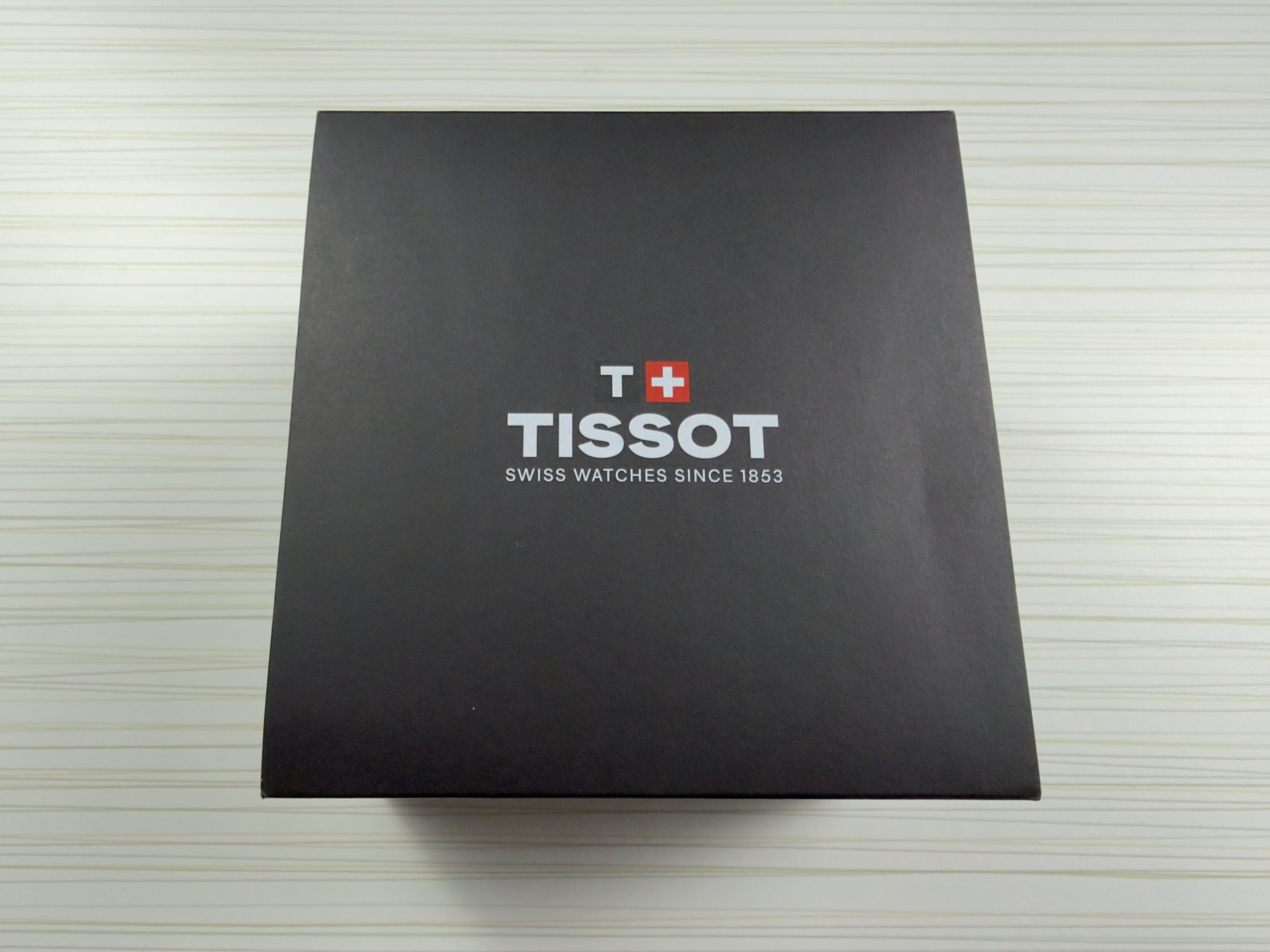 Caja Tissot oficial cerrada