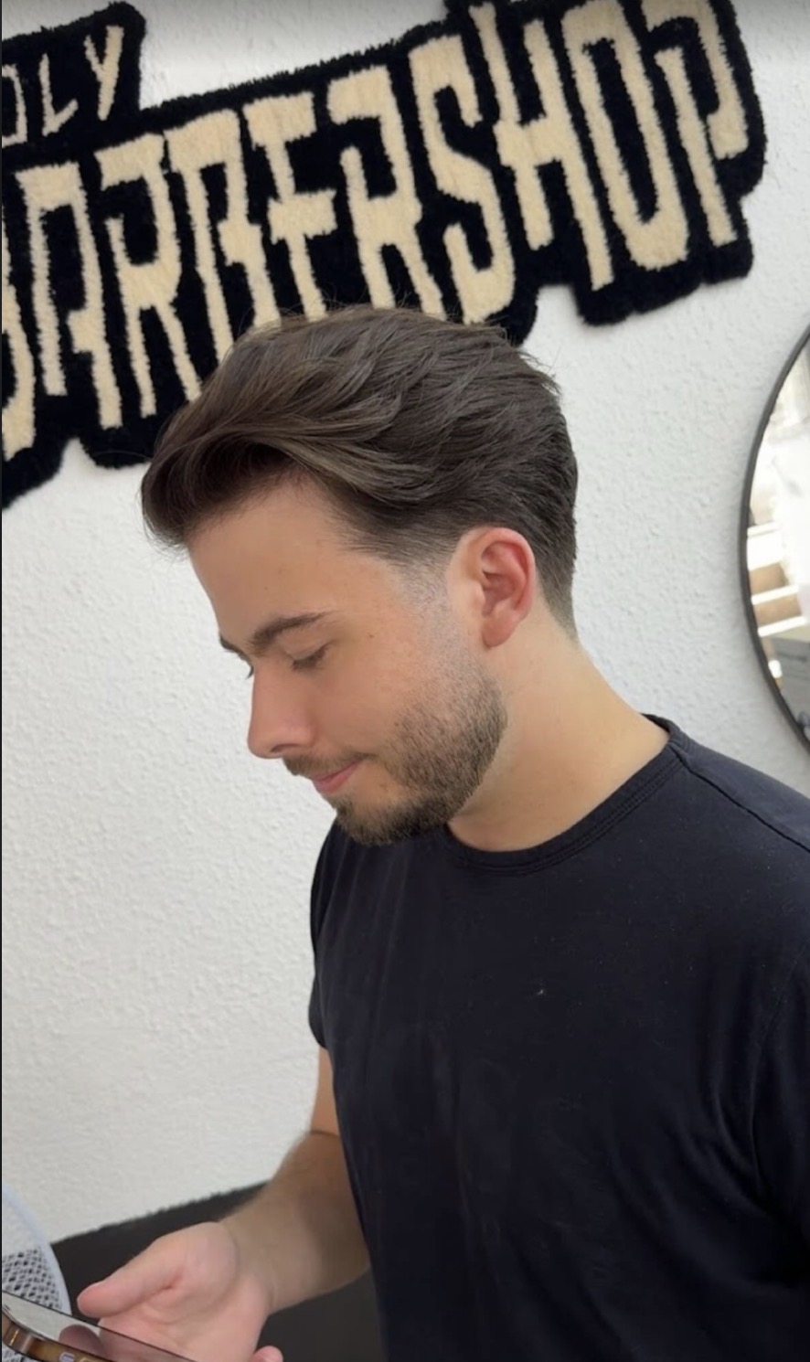 Slick side · framför logo