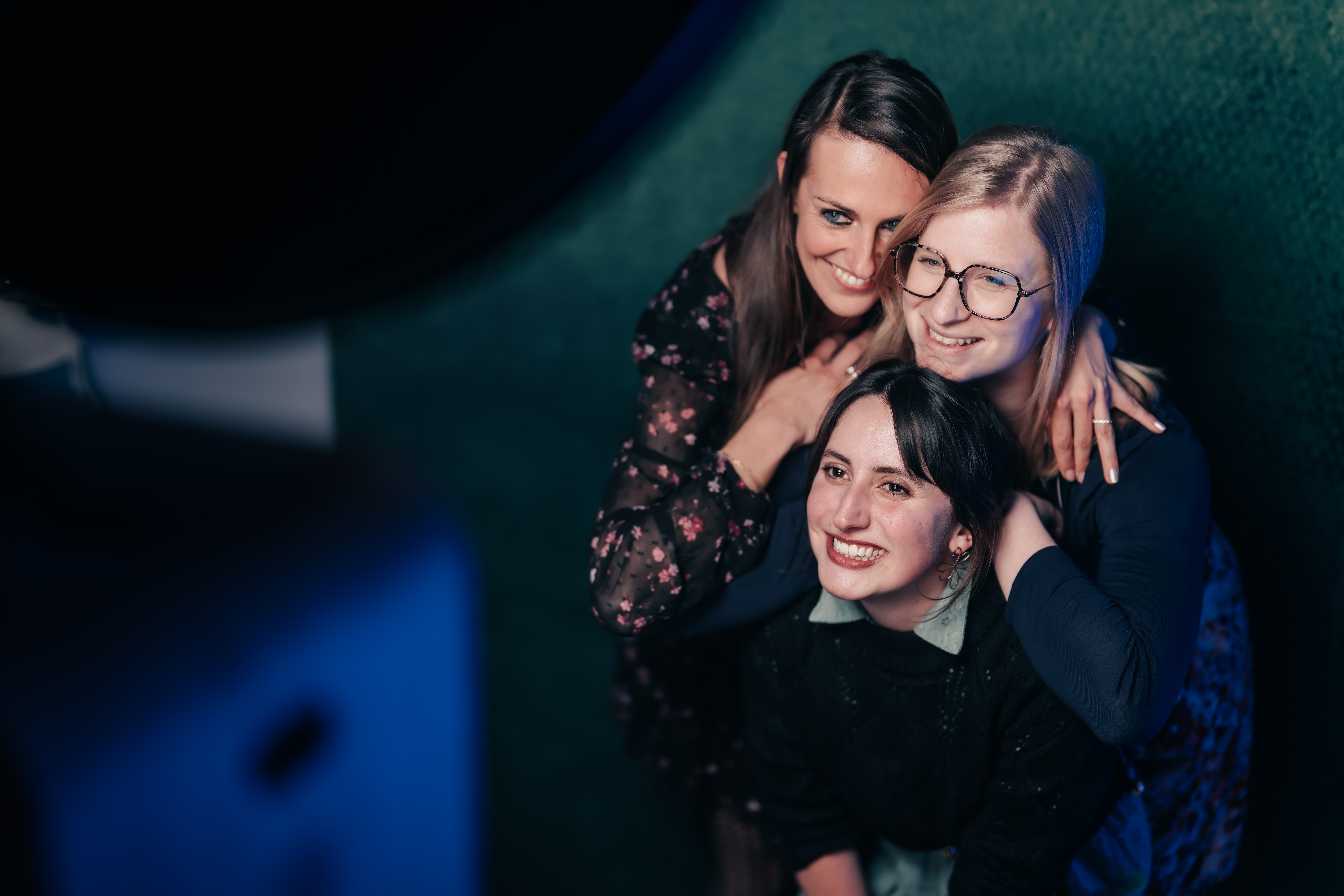 Ambiance conviviale autour d'un photobooth lors d'un mariage dans les Hauts-de-France