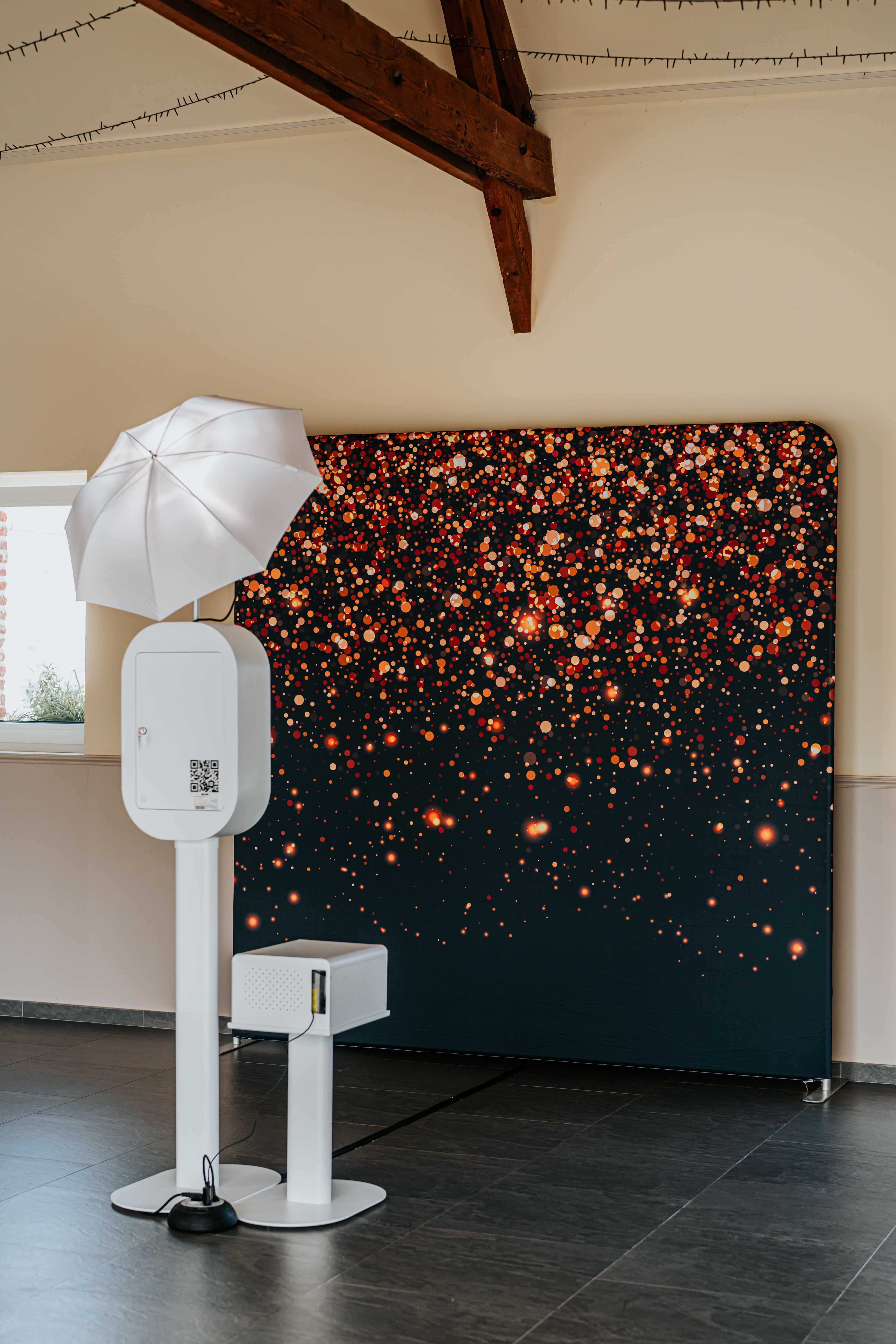 Photobooth Le Classique installe dans un cadre de reception elegant