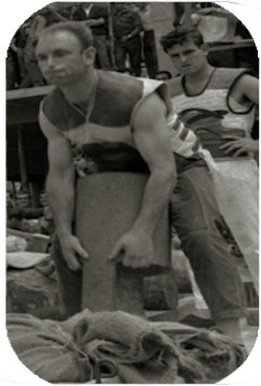 José María Irazusta — padre de Teodoro — lanzando piedra 181 kg